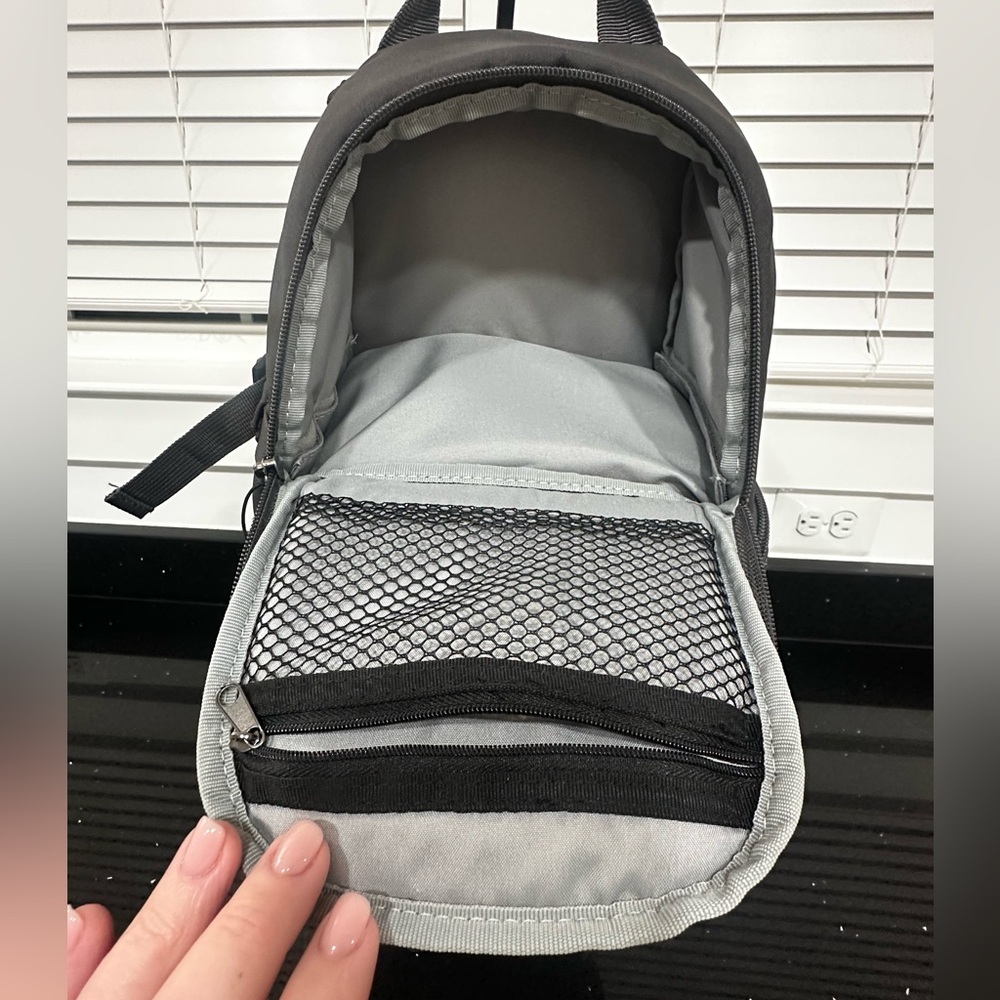 Case Logic DSLR Camera Sling Backpack - Gray - Excellent Condition - Picture 5 of 13